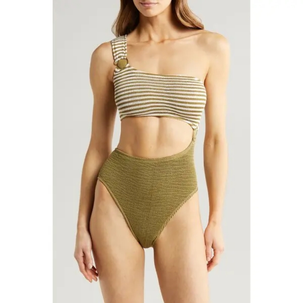 BB3. NWOT CLEONIE CUTOUT ONE SHOULDER SHELL HARDWARE ONE PIECE SWIM